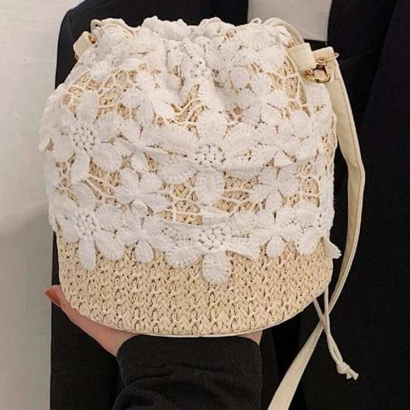Straw Lace detailed bag - Picture 2 of 8